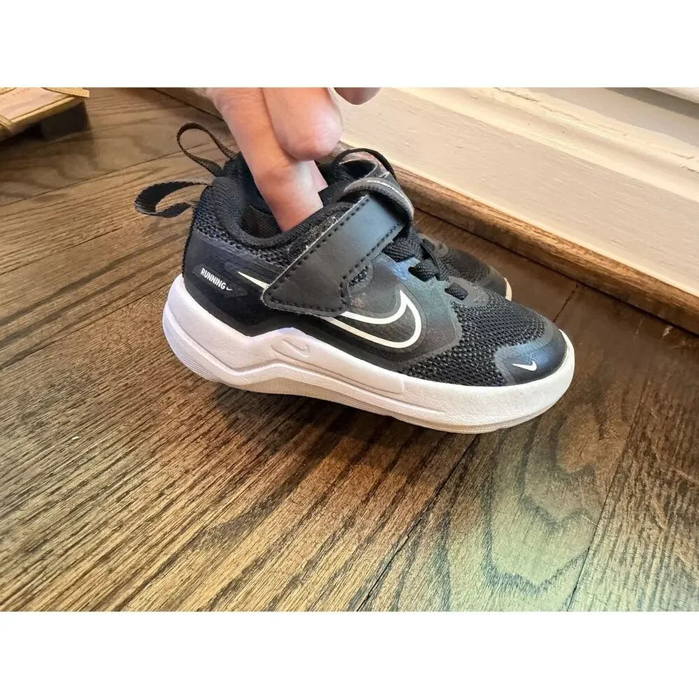 Nike Cosmic Runner Little Kids Sneaker Black Sz 5c